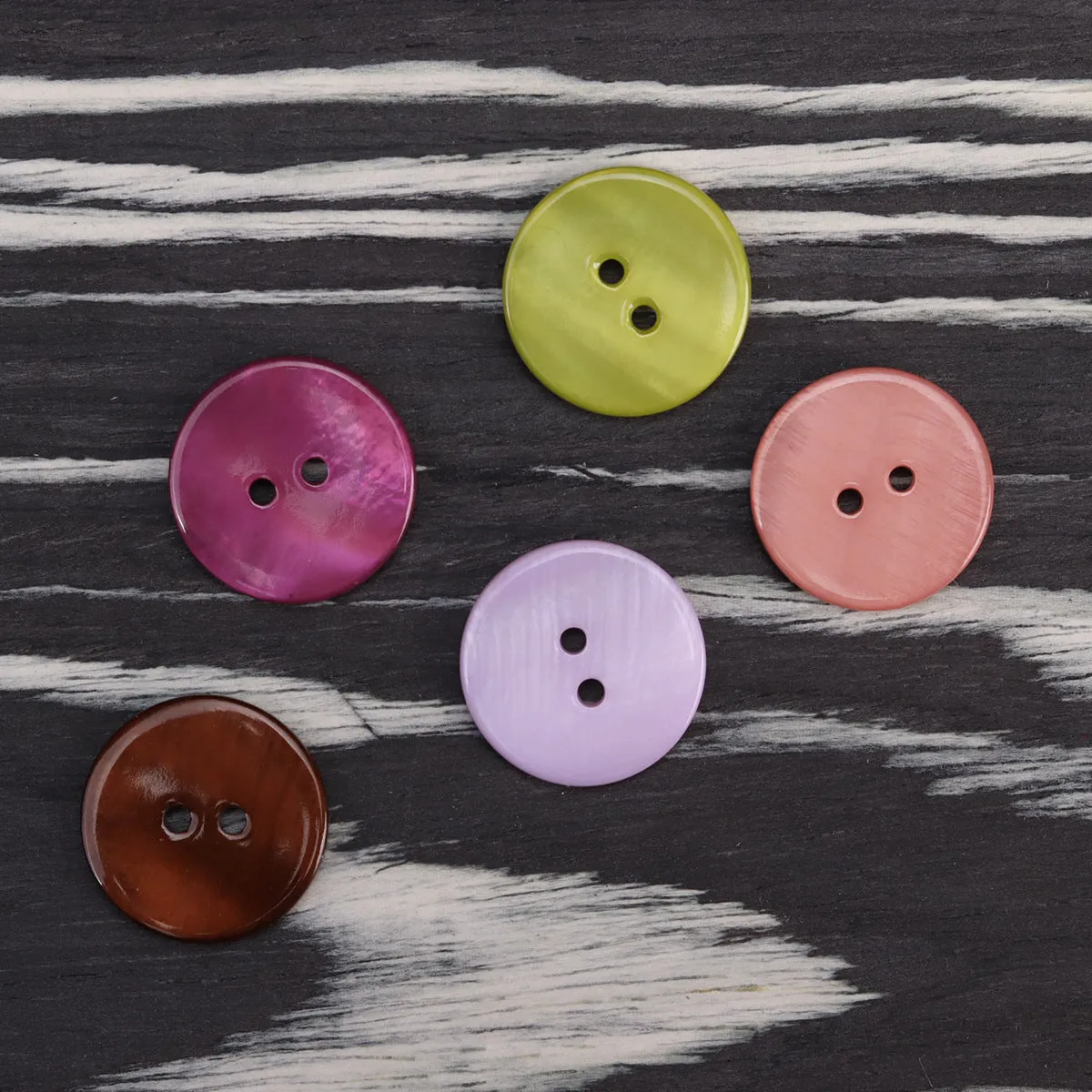 24-32L Colorful 2 Hole Flat Shell Buttons 30 Pack (5 Colors)