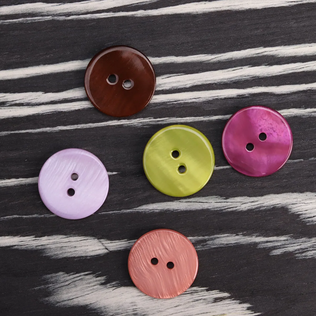 24-32L Colorful 2 Hole Flat Shell Buttons 30 Pack (5 Colors)