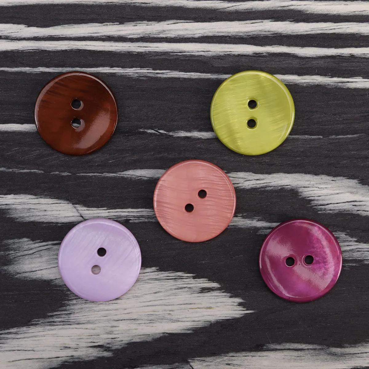24-32L Colorful 2 Hole Flat Shell Buttons 30 Pack (5 Colors)