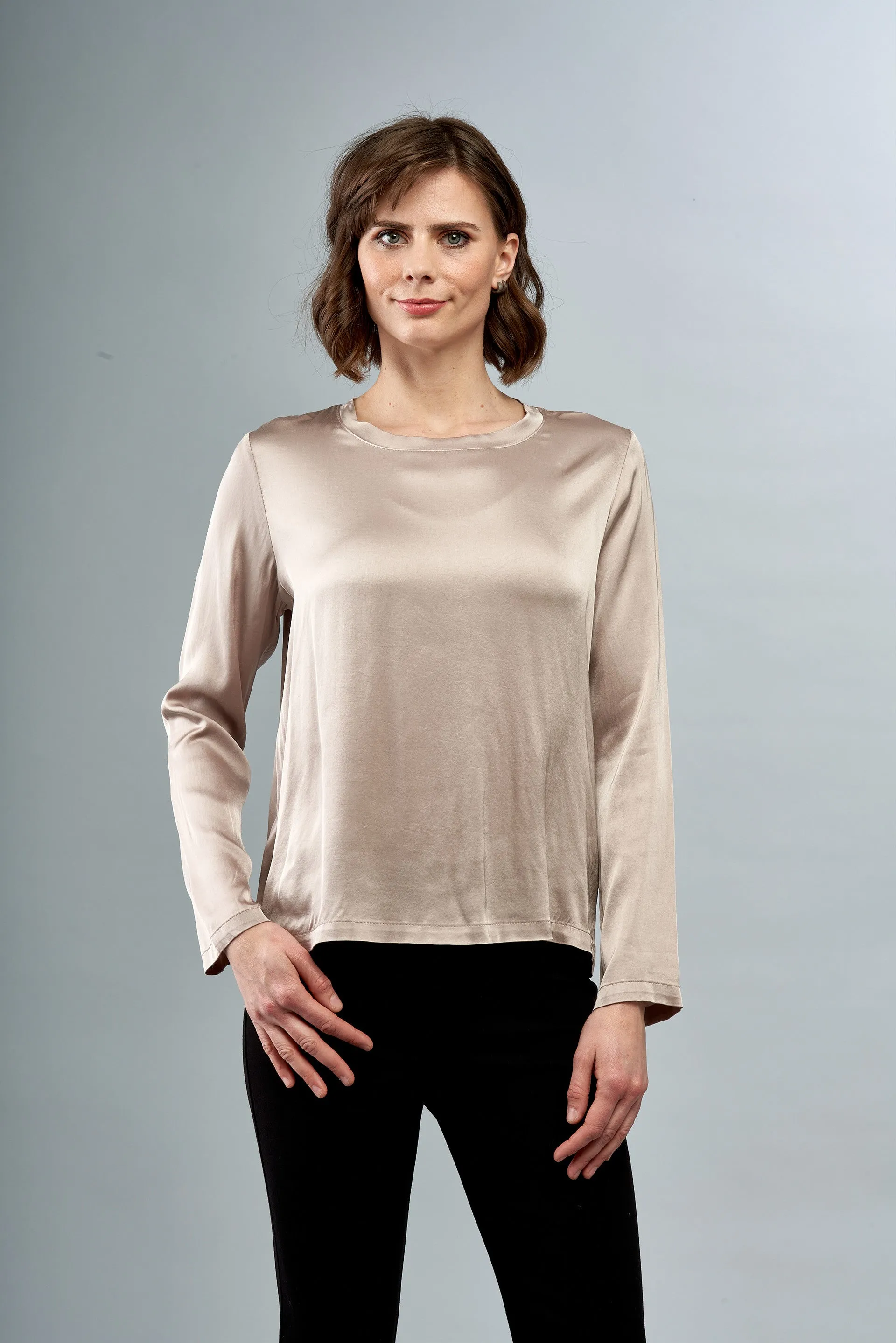 BCT6757 Satin Scoopneck Tee