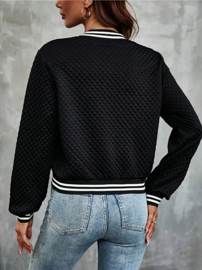 Casual bomber jacket with a light quilted pattern and striped details - Perfect for chilly days - Perfect for chilly days