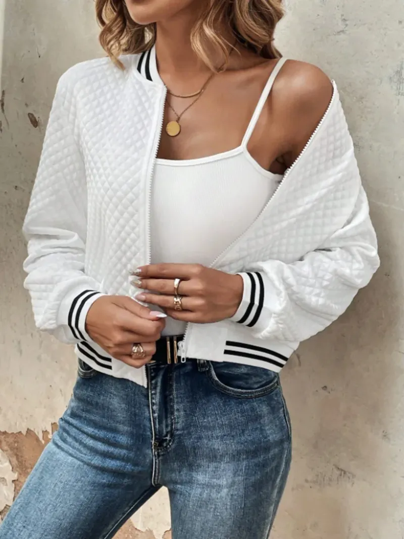 Casual bomber jacket with a light quilted pattern and striped details - Perfect for chilly days - Perfect for chilly days