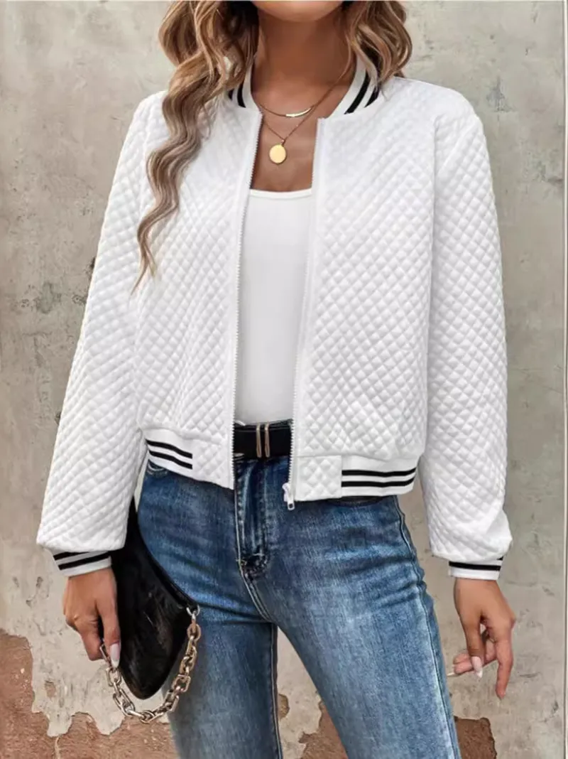 Casual bomber jacket with a light quilted pattern and striped details - Perfect for chilly days - Perfect for chilly days