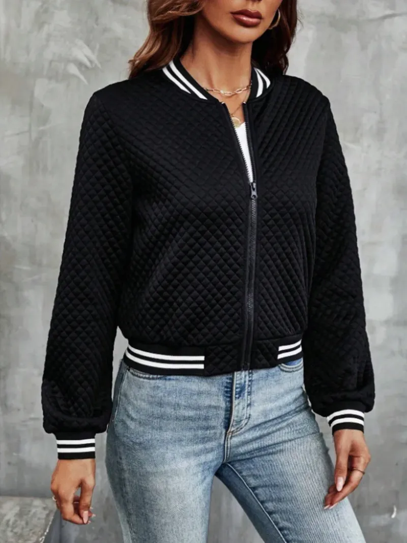 Casual bomber jacket with a light quilted pattern and striped details - Perfect for chilly days - Perfect for chilly days