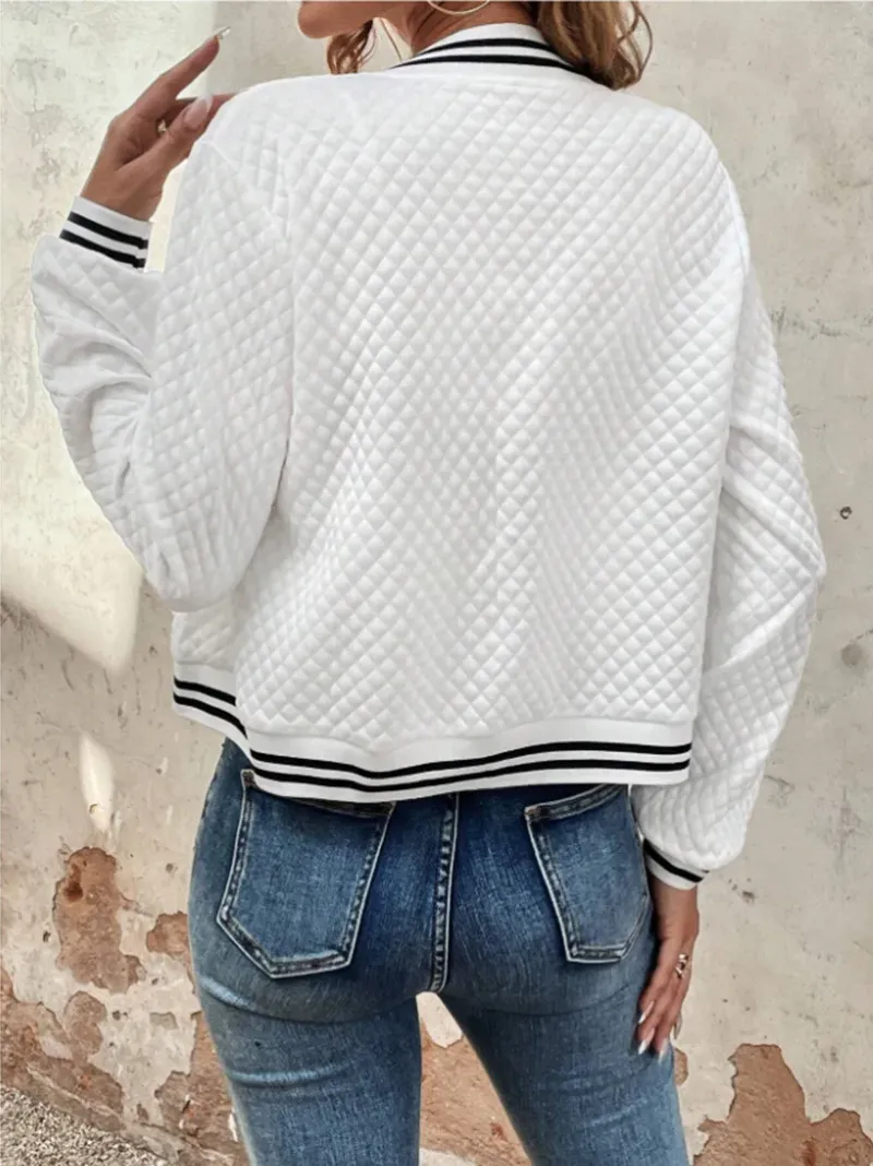Casual bomber jacket with a light quilted pattern and striped details - Perfect for chilly days - Perfect for chilly days