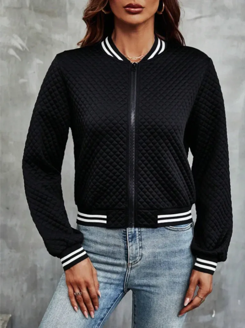 Casual bomber jacket with a light quilted pattern and striped details - Perfect for chilly days - Perfect for chilly days