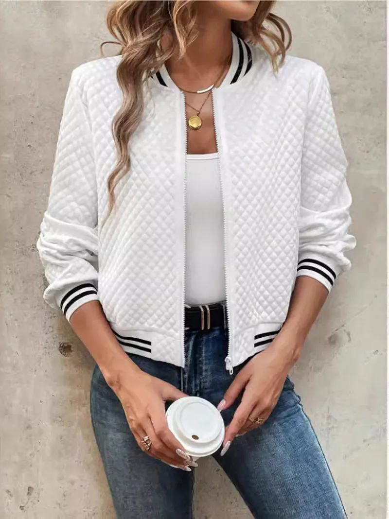 Casual bomber jacket with a light quilted pattern and striped details - Perfect for chilly days - Perfect for chilly days