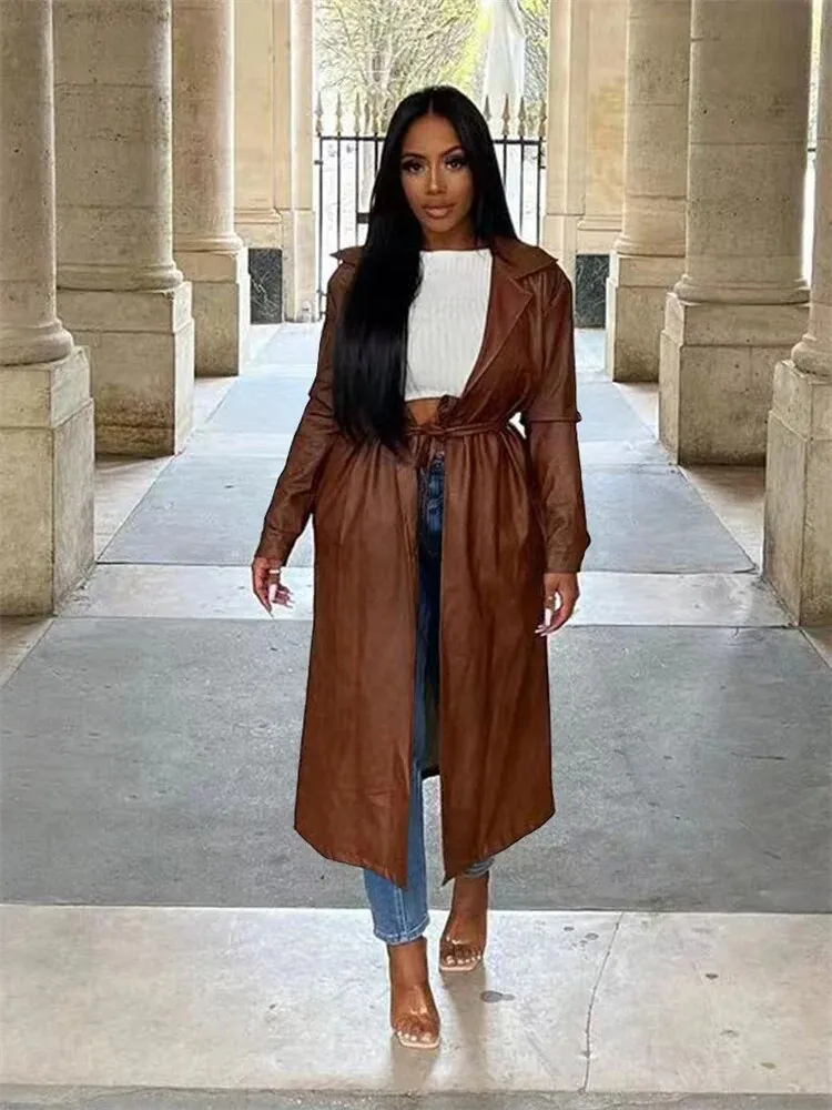 Chic coat with waist belt - Lightweight and breathable material - Trendy fashion for any season