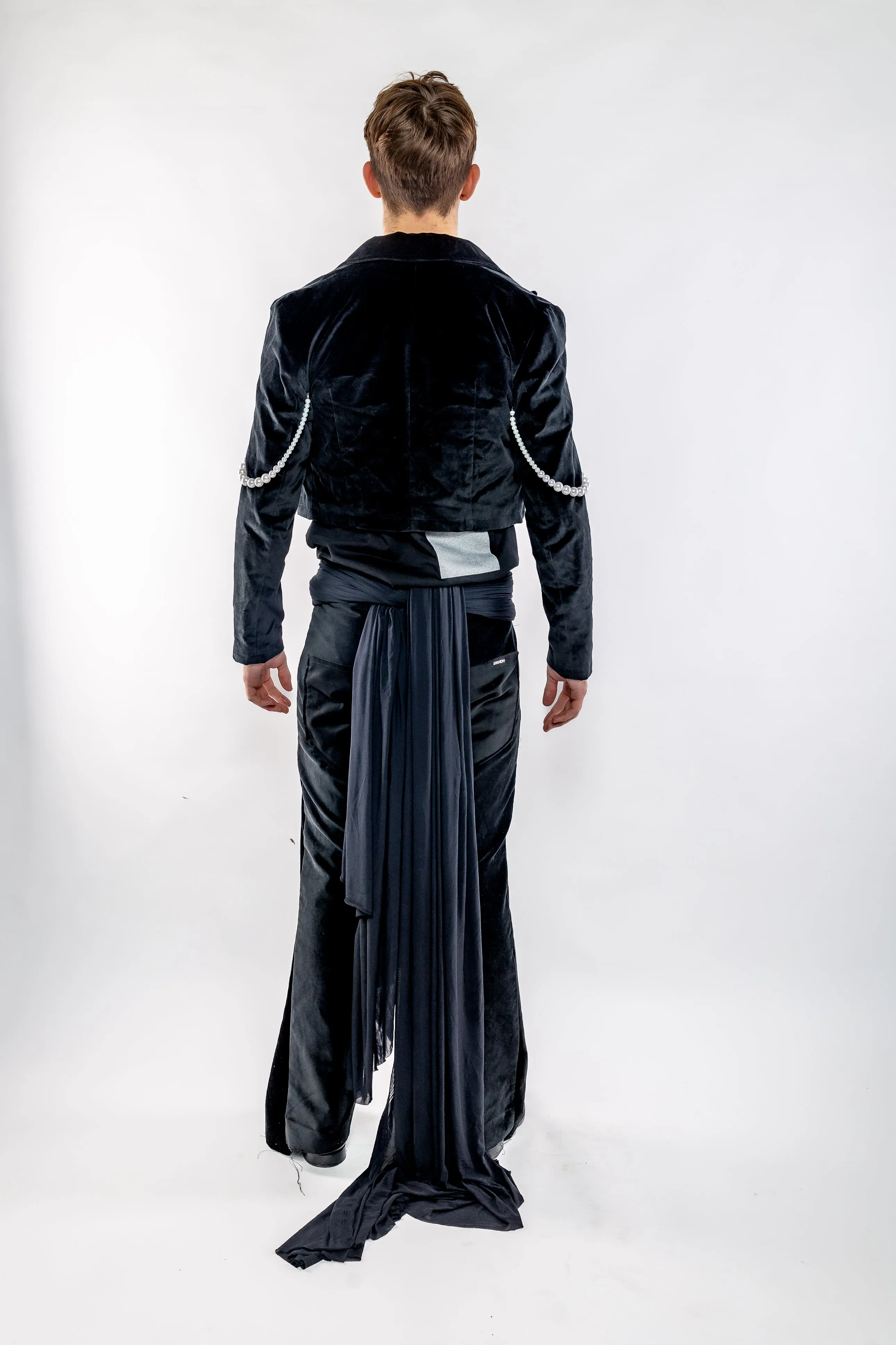 Cropped Velvet jacket - Feminine Styling