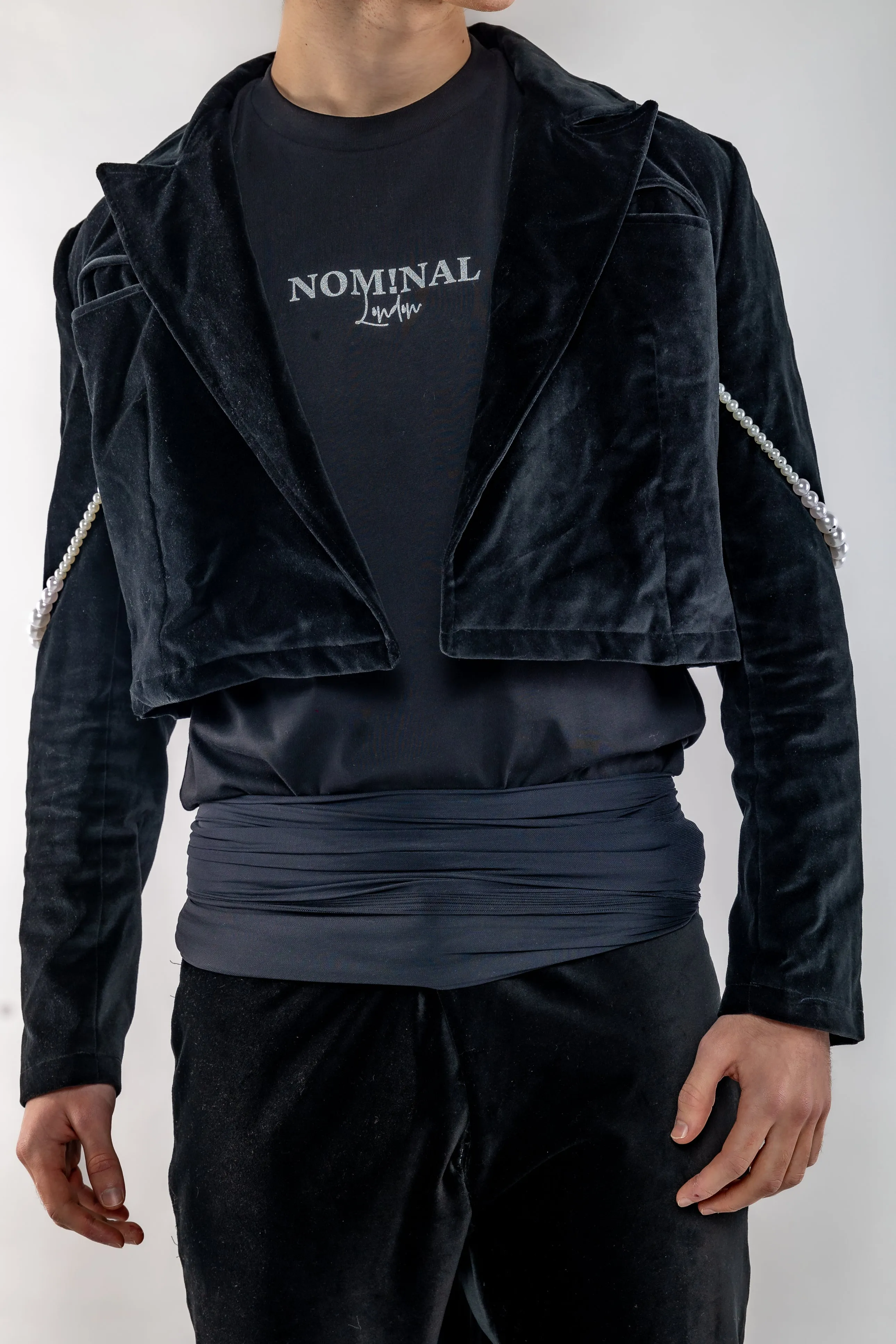 Cropped Velvet jacket - Feminine Styling