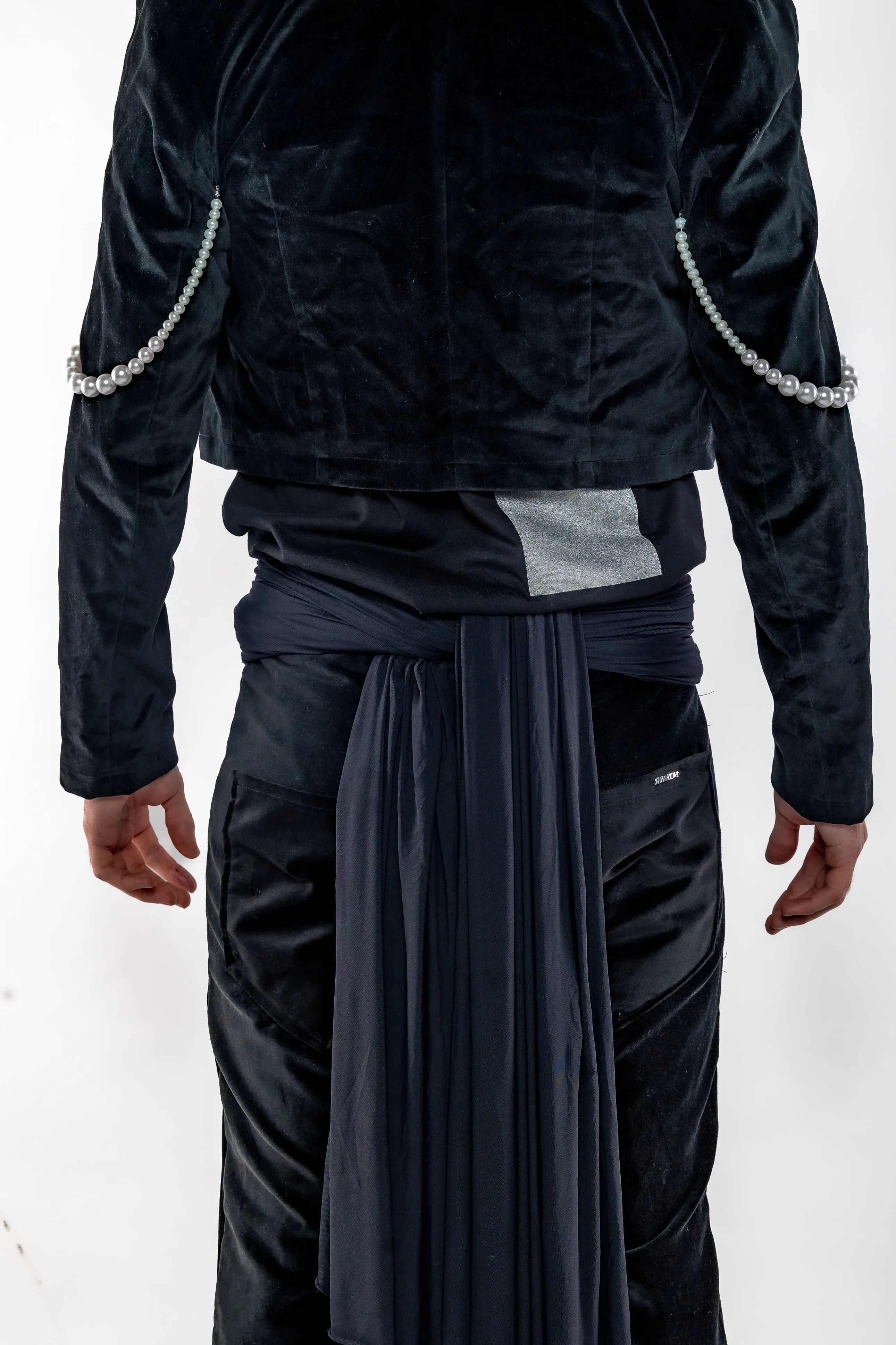 Cropped Velvet jacket - Feminine Styling