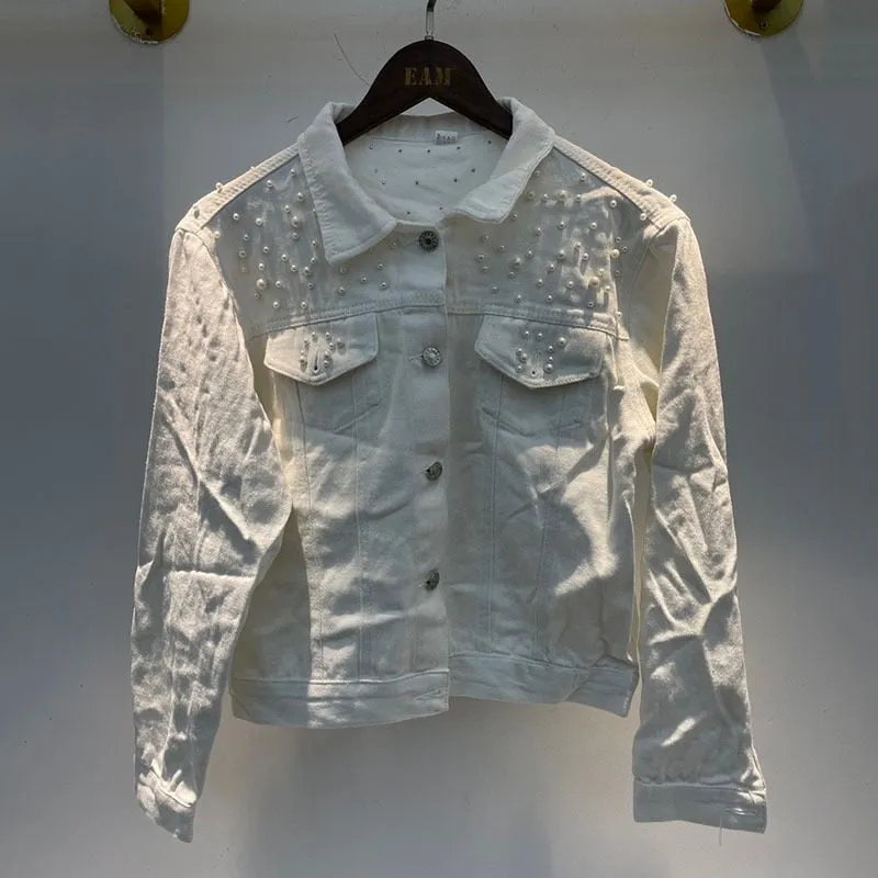 Elegant denim jacket embellished with pearls - Lightweight and breathable material