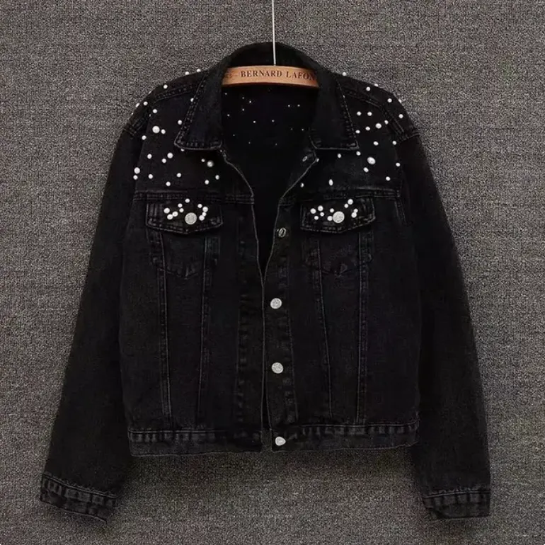 Elegant denim jacket embellished with pearls - Lightweight and breathable material