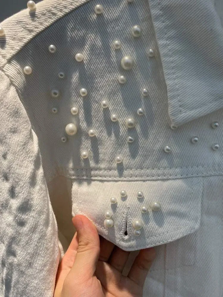 Elegant denim jacket embellished with pearls - Lightweight and breathable material