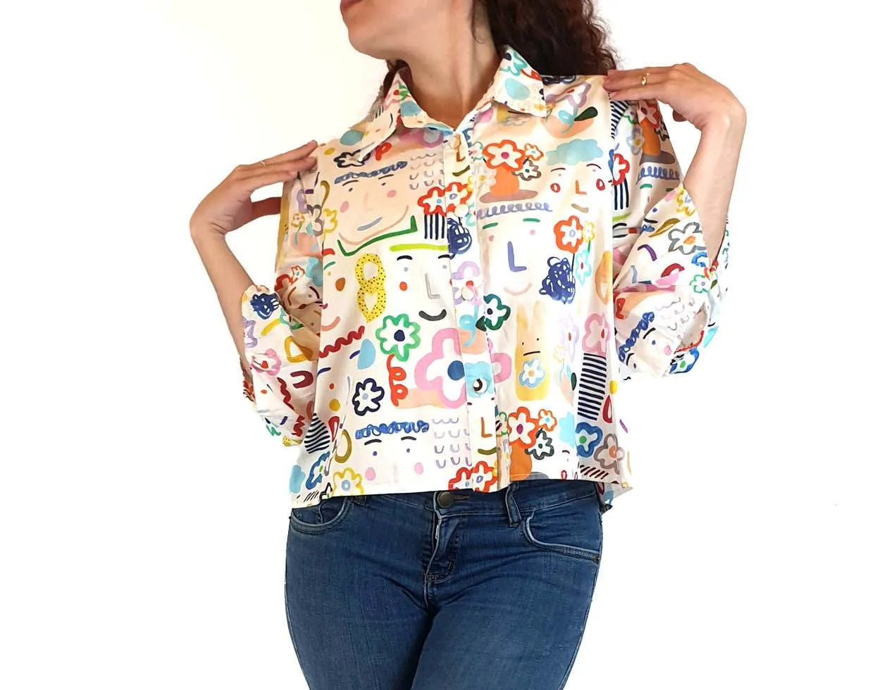 Jericho Road white oversized shirt with fun and bright print size 10