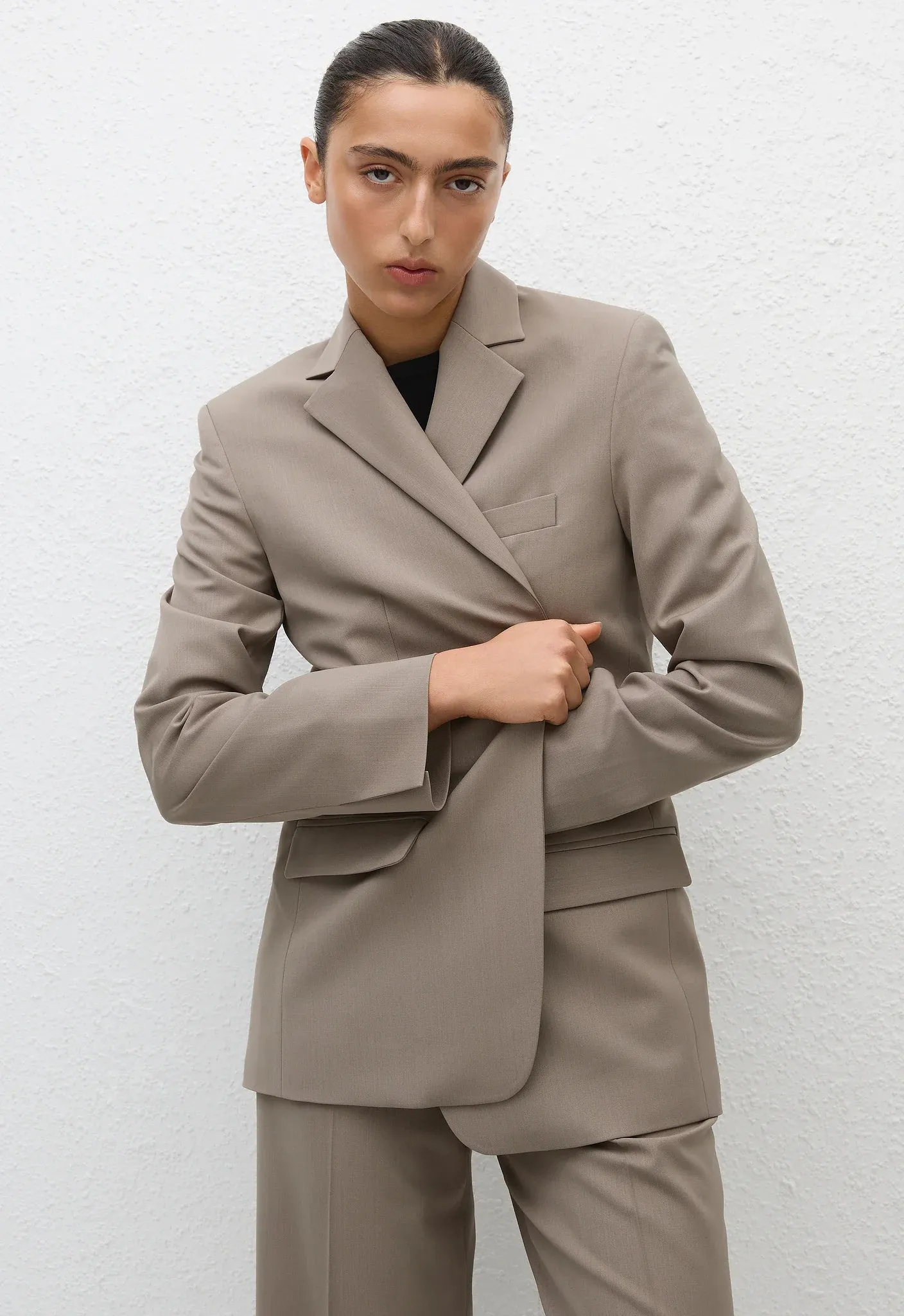 Matteau Relaxed Tailored Blazer in Taupe