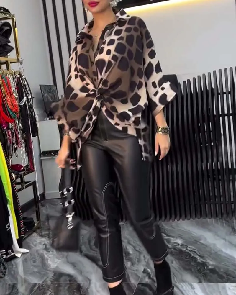 Phoebe® | Elegant leopard print blouse