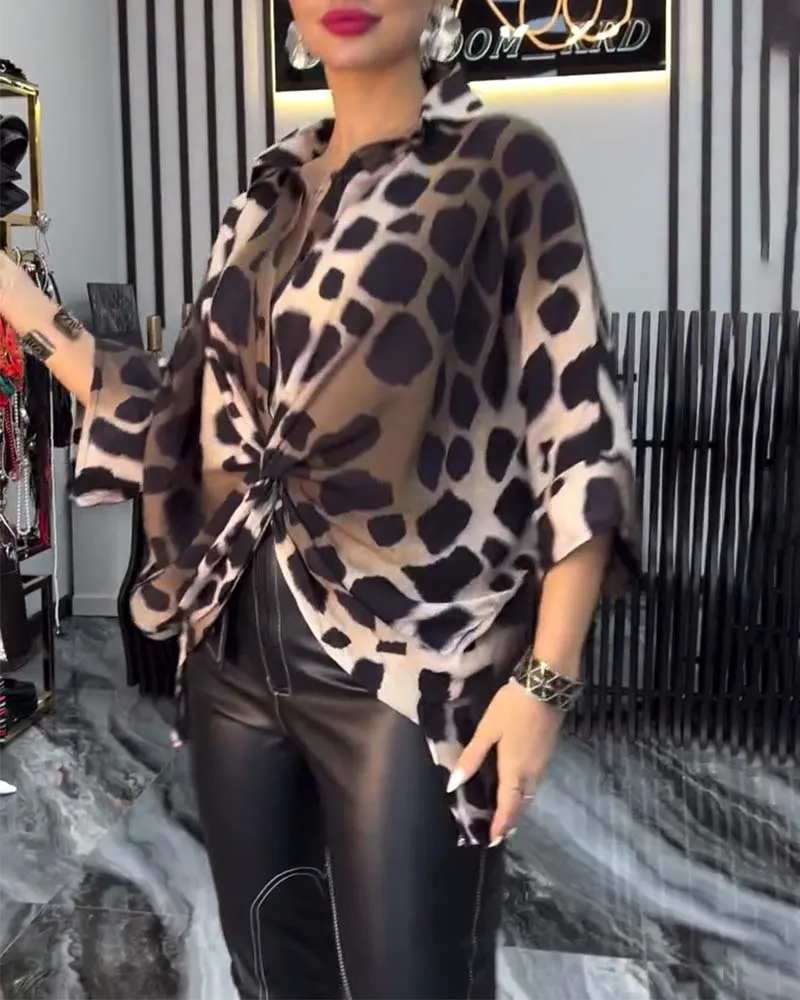 Phoebe® | Elegant leopard print blouse
