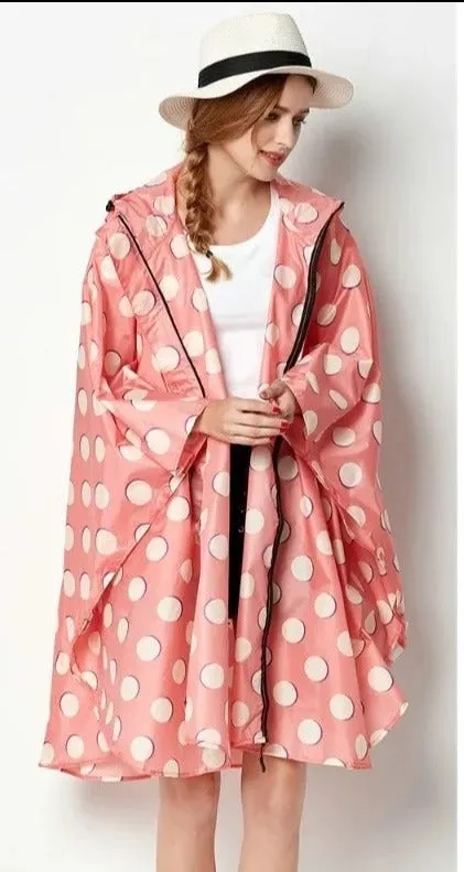 Poncho with geometric graphic print - Lightweight and breathable material