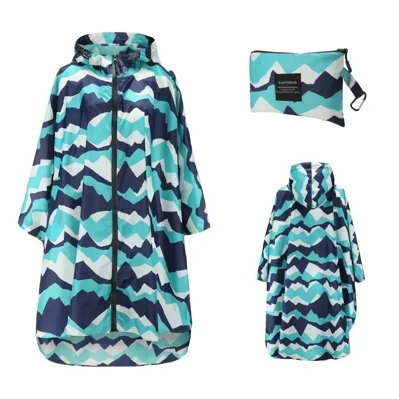 Poncho with geometric graphic print - Lightweight and breathable material