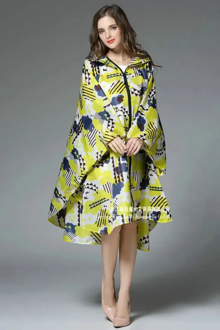 Poncho with geometric graphic print - Lightweight and breathable material