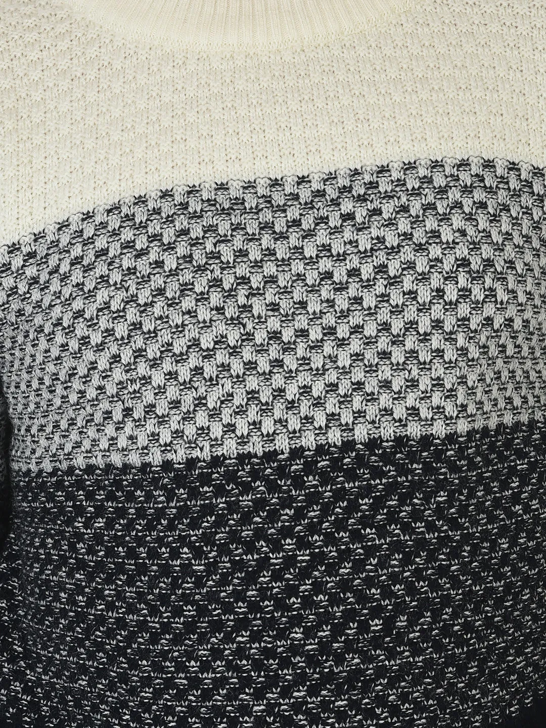 Sweater in Colour-Block Pattern