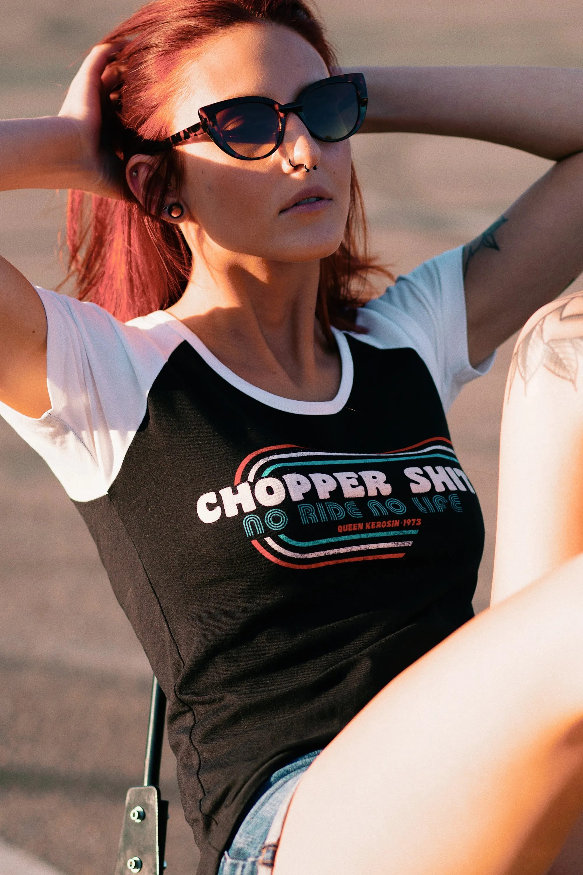 T-Shirt mit kontrastierenden Raglan-Ärmeln und Frontprint «Chopper»