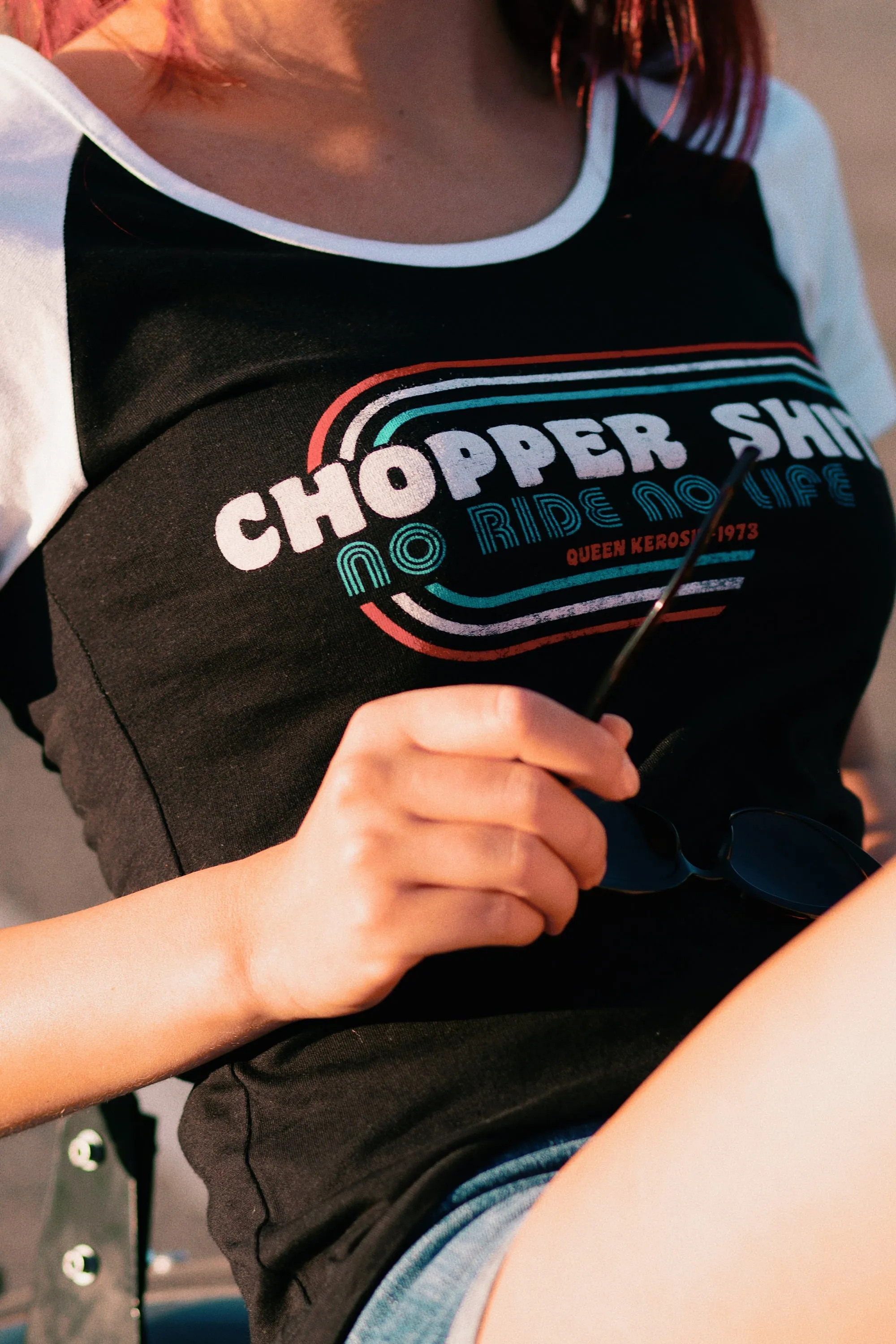 T-Shirt mit kontrastierenden Raglan-Ärmeln und Frontprint «Chopper»