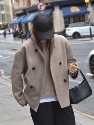 Trendy oversized jacket with button fastening - Lightweight and breathable material - Lightweight and breathable material