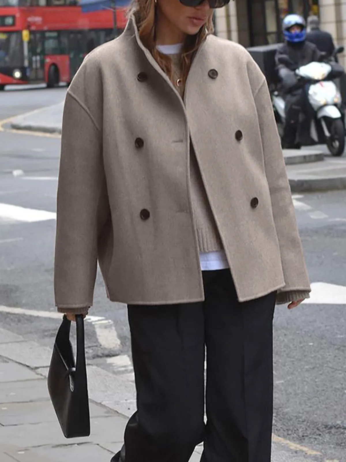Trendy oversized jacket with button fastening - Lightweight and breathable material - Lightweight and breathable material