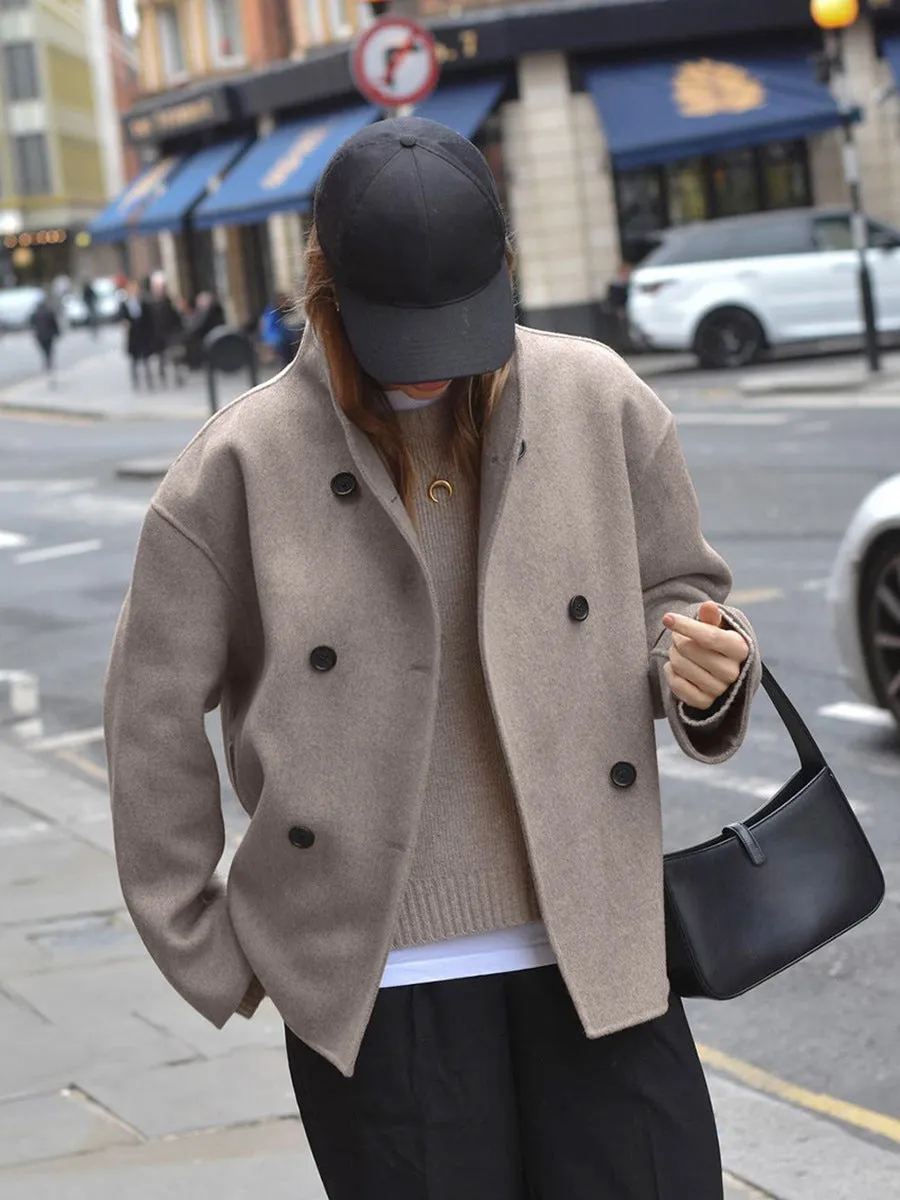 Trendy oversized jacket with button fastening - Lightweight and breathable material - Lightweight and breathable material