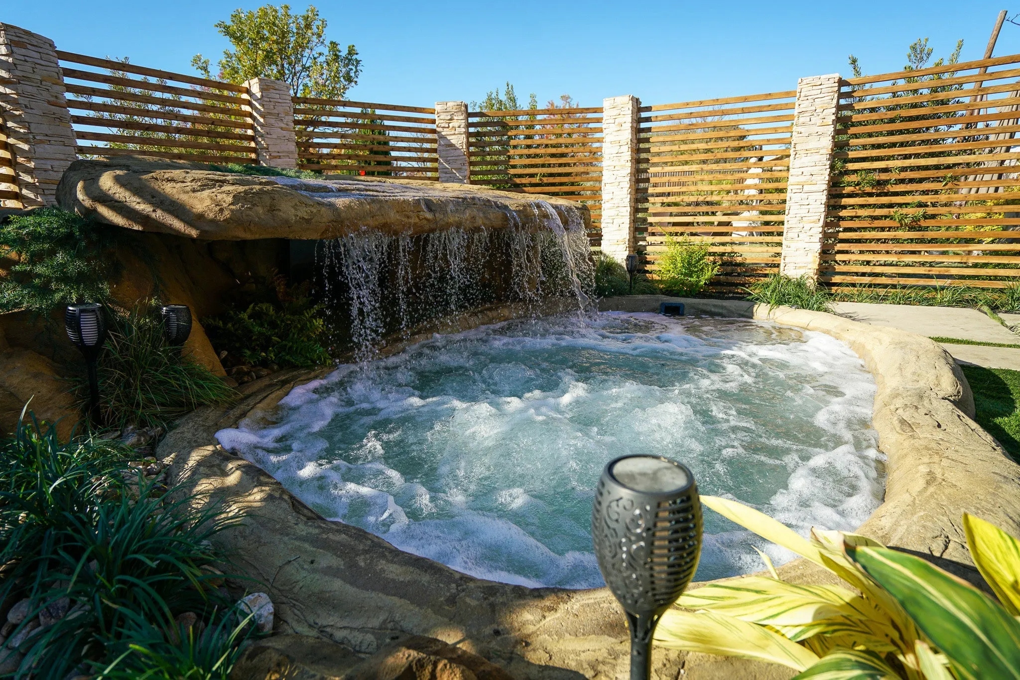 Universal Rocks In-Ground Spa - Lagoon