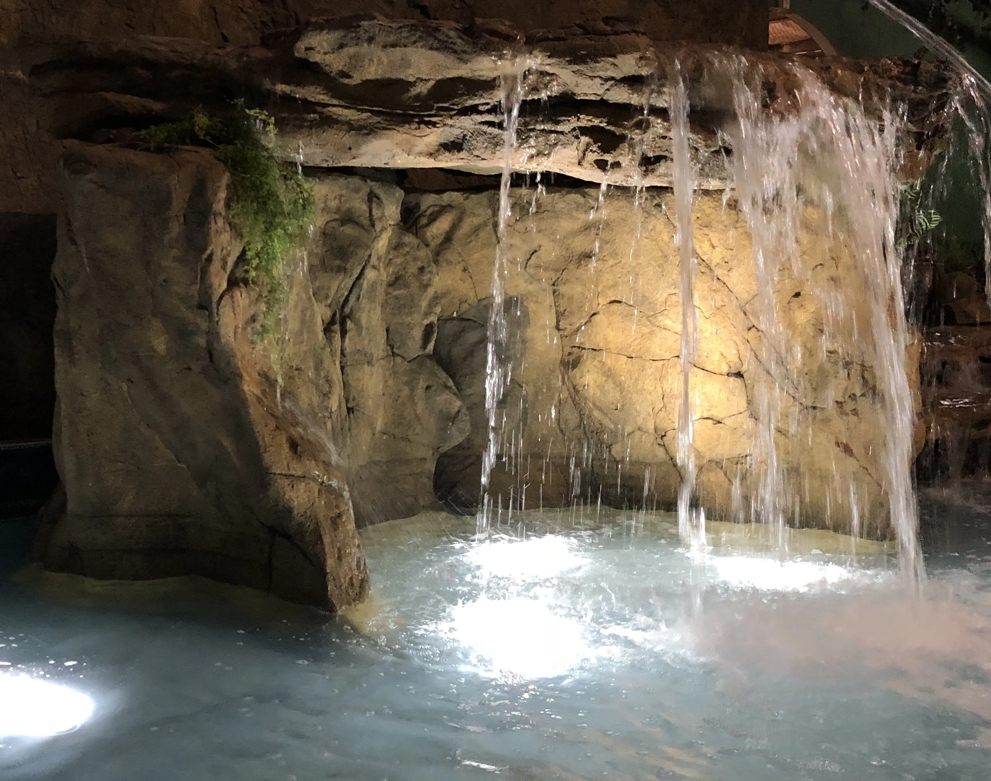 Universal Rocks In-Ground Spa - Lagoon