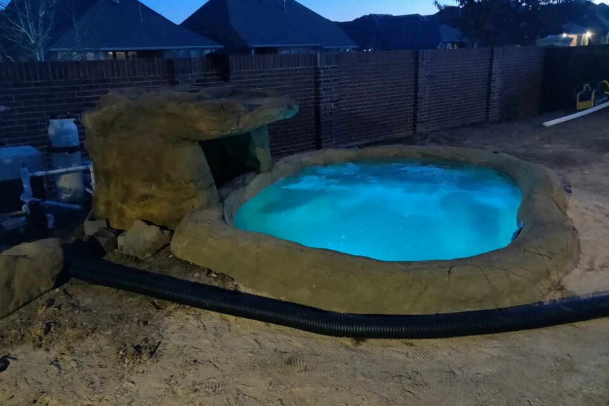 Universal Rocks In-Ground Spa - Lagoon